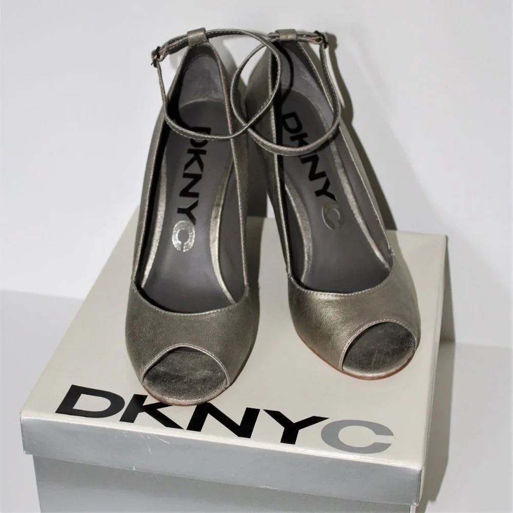 DKNYC Gold Metallic Leather Wedge Heel - Picture 4 of 6